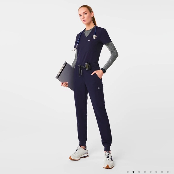 FIGS THE SET Jogger Scrub Pants and top - Picture 1 of 7